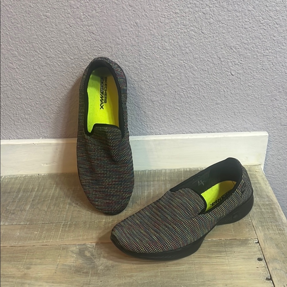 Skechers Unisex Black and Multicolor Slip-On Loafers Sz Womens 10